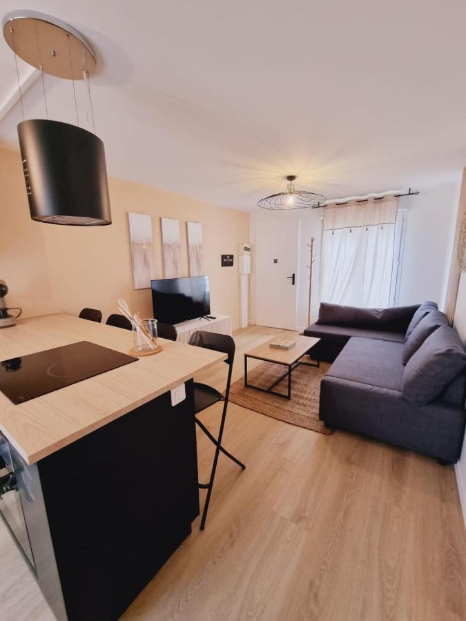 Duplex Neuf Centre Ville Avec Parking Neauphle-le-Château Eksteriør bilde